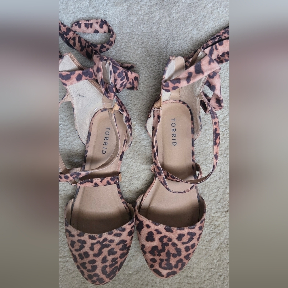 Torrid Leopard Print Ankle Wrap Flats Size 7.5 Wide - Picture 3 of 4